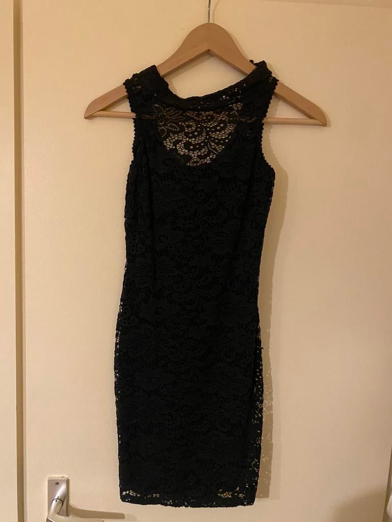 Zwart kleedje met kant, Ophalen of Verzenden, Gedragen, Maat 36 (S), Zwart