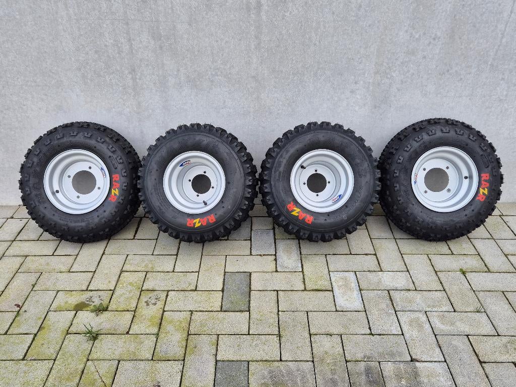 Suzuki lTZ-400 set crosswielen, Motos