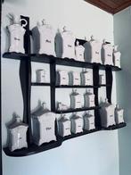 Antiek kruidenrek met 21 porseleinen kruidenpotten, Ophalen