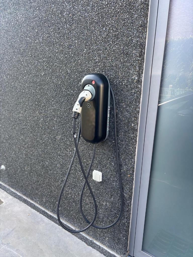 Laadpaal newmotion, Ophalen, Gebruikt, Laadpaal en Laadkabel