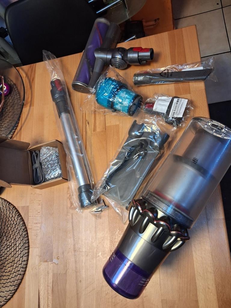 Dyson v11 cyclone avec supports manche telescopique etc, Enlèvement ou Envoi, Comme neuf, Réservoir, Aspirateur