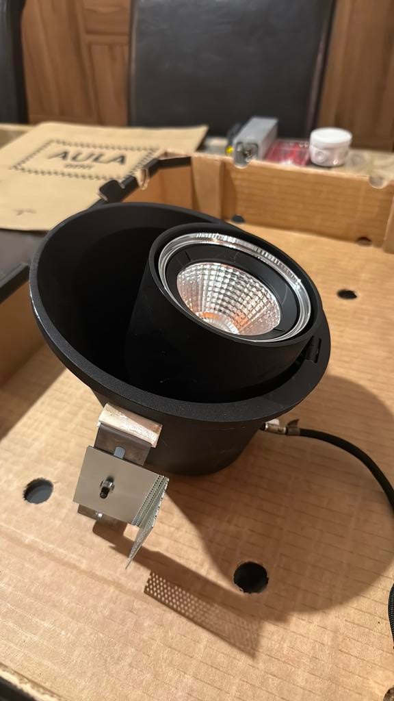 Modular lighting instruments, Ophalen, Zo goed als nieuw
