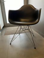 4 chaises Vitra DAR Eames, coque noire, fond chromé, Maison & Meubles, Chaises, Comme neuf, Quatre, Noir, Enlèvement