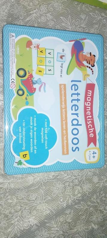 Magnetisch letterdoos beschikbaar voor biedingen