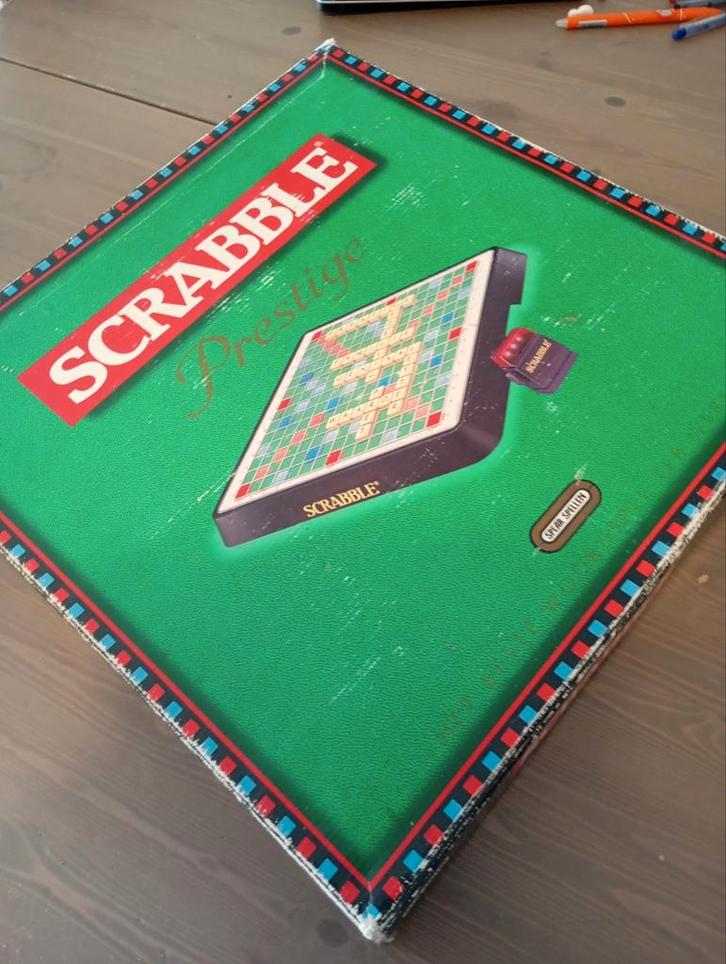 Scrabble prestige met draaibaar bord, Hobby en Vrije tijd, Gezelschapsspellen | Bordspellen, Gebruikt, Ophalen