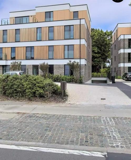Ruime autostaanplaats te huur €65/maand, Immo, Garages en Parkeerplaatsen, Mechelen