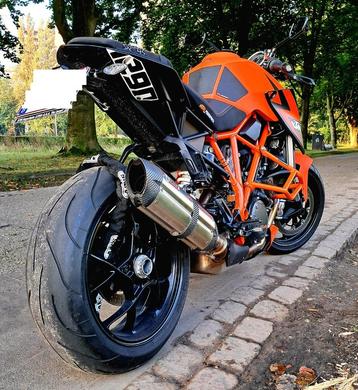 KTM 1290 R Superduke 2016, maniakaal onderhouden, opties beschikbaar voor biedingen