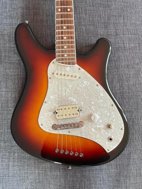 Squier Vista Venus gitaar (Japan, 90's, Courtney Love), Musique & Instruments, Instruments à corde | Guitares | Électriques, Comme neuf