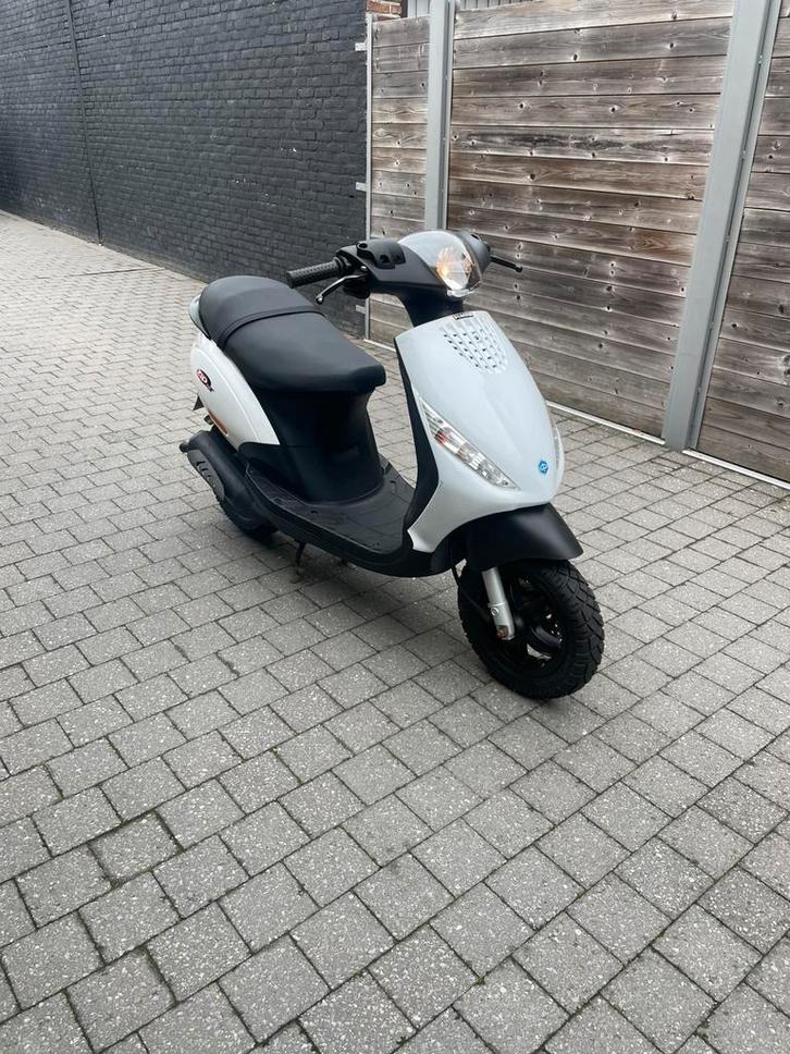 Piaggio zip a klasse 2takt, Fietsen en Brommers, Scooters | Piaggio, Zo goed als nieuw, Zip, Klasse A (25 km/u), Tweetakt, Ophalen of Verzenden