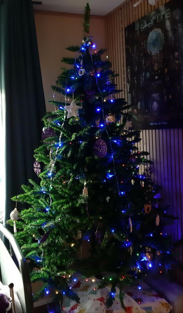 Kunstkerstboom. 180/144 cm met voet., Diversen, Kerst, Gebruikt, Ophalen of Verzenden