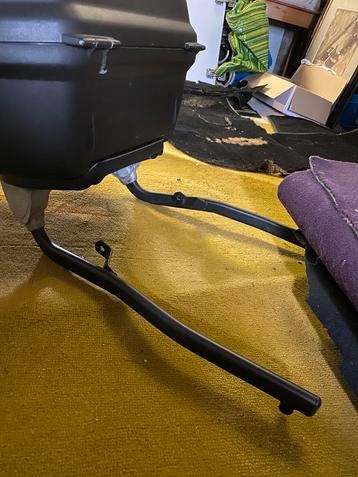 Top case avec support suzuki bandit beschikbaar voor biedingen