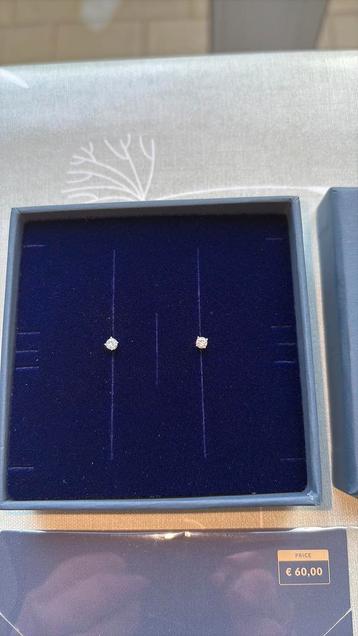 Zilveren oorbellen VIOLET HAMDEN NIEUW!!! beschikbaar voor biedingen