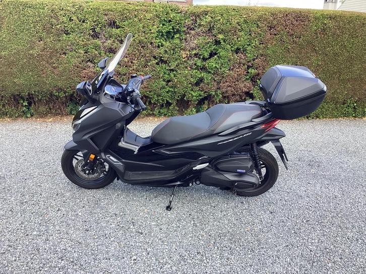 Honda Forza 350 als nieuw met garantie, Motoren, Motoren | Honda, Particulier, Scooter, 12 t/m 35 kW, Ophalen