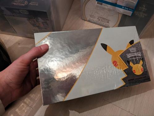 Pokémon Celebrations ultra premium collection box, Hobby en Vrije tijd, Gezelschapsspellen | Kaartspellen, Zo goed als nieuw, Ophalen of Verzenden