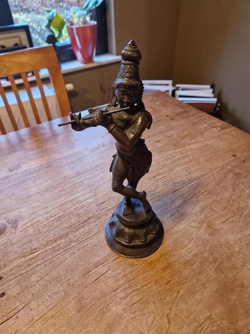 Een bronzen beeld met de voorstelling van een fluitspelende, Antiek en Kunst, Antiek | Brons en Koper, Brons, Ophalen of Verzenden