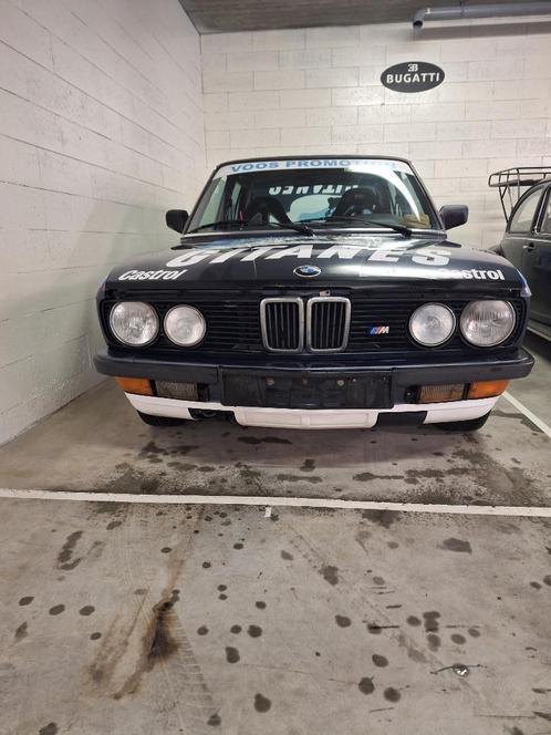 bmw 520i e28, Autos, BMW, Particulier, Série 5, Ordinateur de bord, Essence, Euro 1, 5 portes, Bleu, Noir, Velours, Propulsion arrière