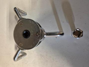 Oliefiltersleutel beschikbaar voor biedingen