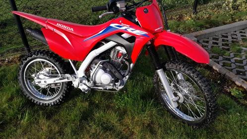 HONDA CRF125.. 1 MOIS, GARANTIE 2 ANS. ACHETÉ TROP PETIT., Vélos & Vélomoteurs, Cyclomoteurs | Cyclomoteurs de cross, Neuf, Honda