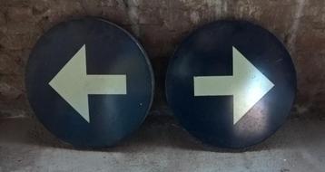 Lot de 2 panneaux de signalisation ronds beschikbaar voor biedingen