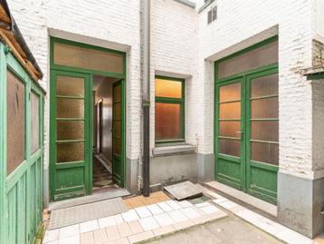 Atelier Opslagruimte 15m² +10m² privé koer centrum Berchem beschikbaar voor biedingen