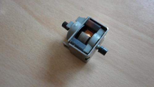 modelbouwmotor rechthoekig met cardanopname, Hobby en Vrije tijd, Modelbouw | Figuren en Diorama's, Gebruikt, Diorama, 1:35 tot 1:50