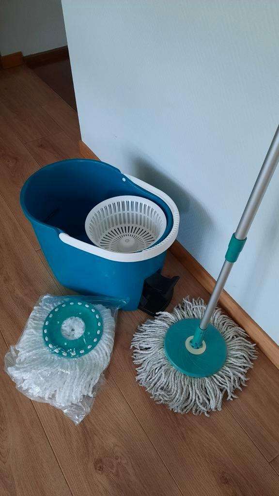 Uitwringemmer met pedaal/ 2 vloermoppen en steel, Maison & Meubles, Produits de nettoyage, Enlèvement