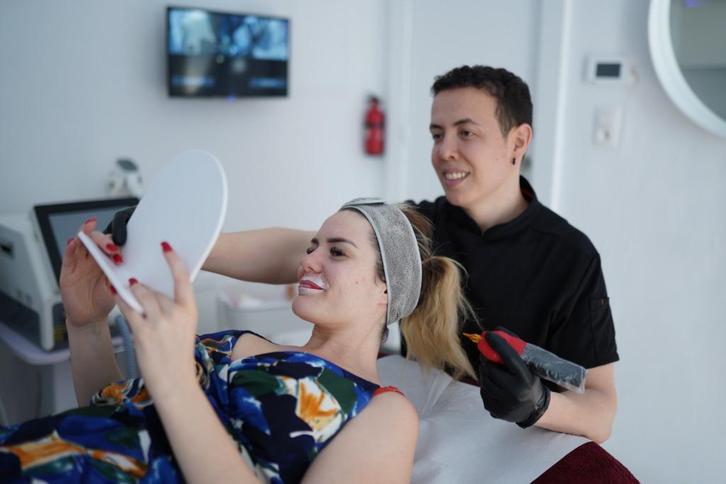 Lipmake-up (Brussels Lip Tattoo), Handtassen en Accessoires, Uiterlijk | Cosmetica en Make-up, Nieuw, Make-up, Lippen, Rood, Ophalen