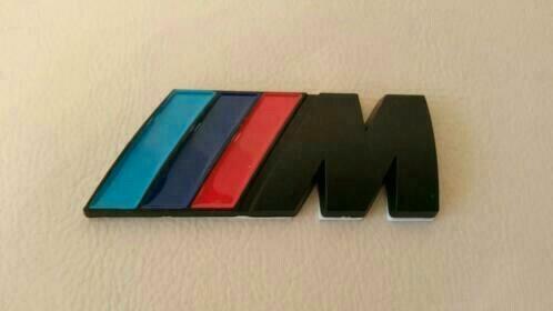 Bmw M koffer embleem/logo 82 mm x 32 mm >zwart/chroom zilver, Auto diversen, Autostickers, Ophalen of Verzenden