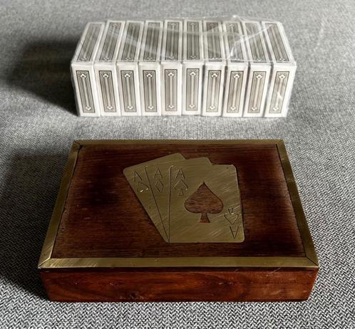 Doos voor 2 kaartspellen + 10 kaartspellen (nieuw), Hobby en Vrije tijd, Gezelschapsspellen | Kaartspellen, Gebruikt, Vijf spelers of meer