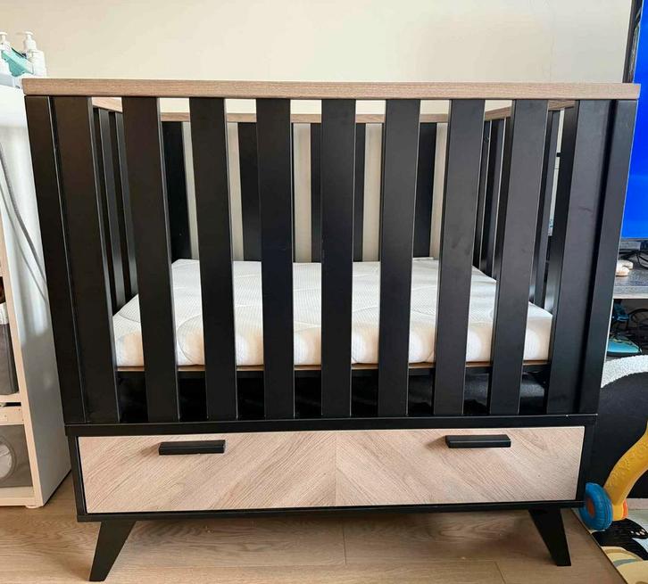 Zwart park met visgraat motief, Kinderen en Baby's, Babyparken, Zo goed als nieuw, In hoogte verstelbaar, Lade, Ophalen