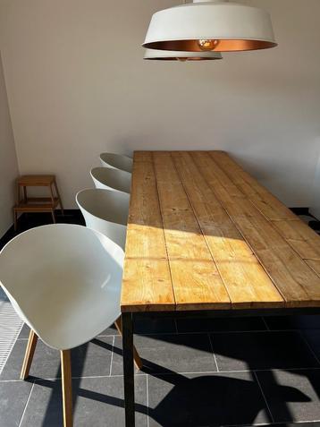 4 witte kuipstoelen beschikbaar voor biedingen