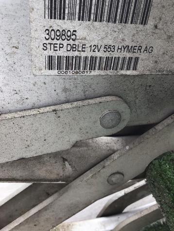 Dubbele trede voor camper 12 volt beschikbaar voor biedingen