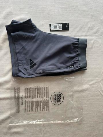 Adidas shirt fitness small beschikbaar voor biedingen