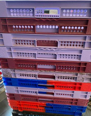 40x60x15cm pvc-containers 2 modellen prijs: 6€/stuk beschikbaar voor biedingen