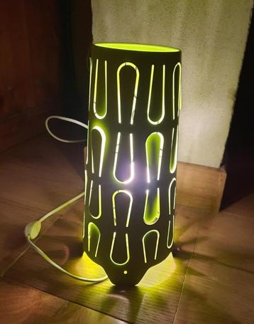 Lampe ambiance verte Ikéa disponible aux enchères