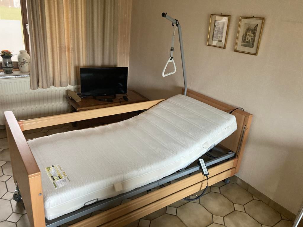 Lit médical neuf plus matelas neuf, Huis en Inrichting, Slaapkamer | Bedden, Zo goed als nieuw, Eenpersoons, 90 cm, 200 cm, Hout