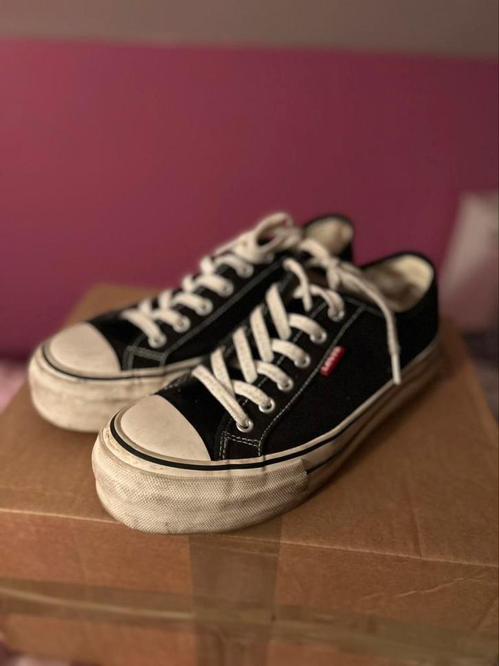 Sneakers met ietwat dikke zolen, Levi's., Kleding | Dames, Schoenen, Gedragen, Sneakers, Zwart, Ophalen of Verzenden