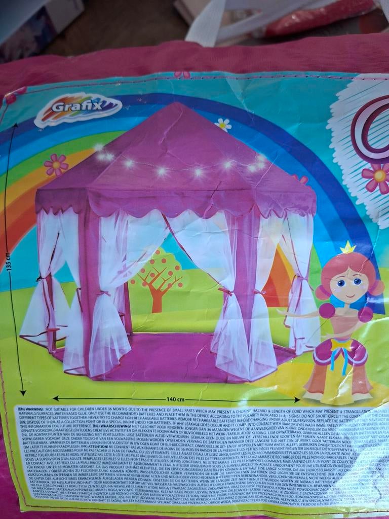 Tente princesse Grafix, Enlèvement