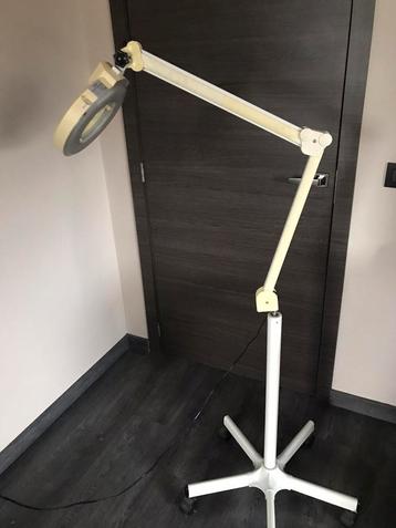 Loupelamp met statief, Enlèvement, Utilisé