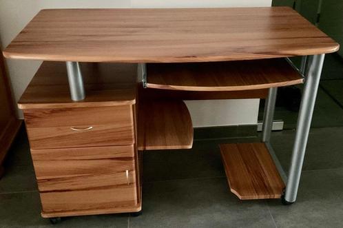 Bureau voor student e.a., Huis en Inrichting, Bureaus, Zo goed als nieuw, Bureau, Met wielen, Ophalen