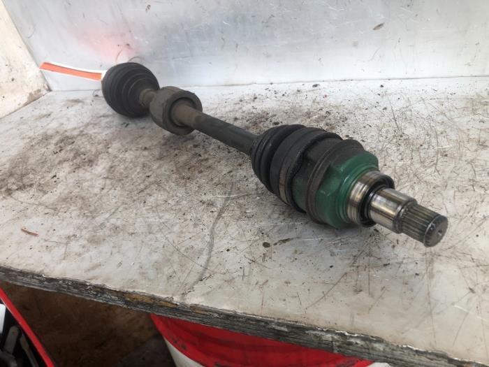 Arbre de transmission avant gauche d'un Daihatsu Sirion, Autos : Pièces & Accessoires, Freins & Transmission, Daihatsu, Utilisé