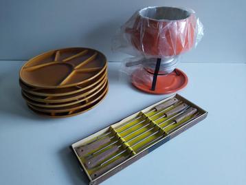 Vintage sinaasappelfondueset uit de jaren 70. beschikbaar voor biedingen