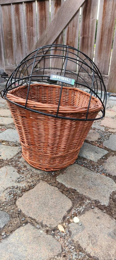 BASIL - HONDENMAND PASJA (incl. draadkoepel), Fietsen en Brommers, Fietsaccessoires | Fietsmanden, Gebruikt, Fietsmand, Ophalen