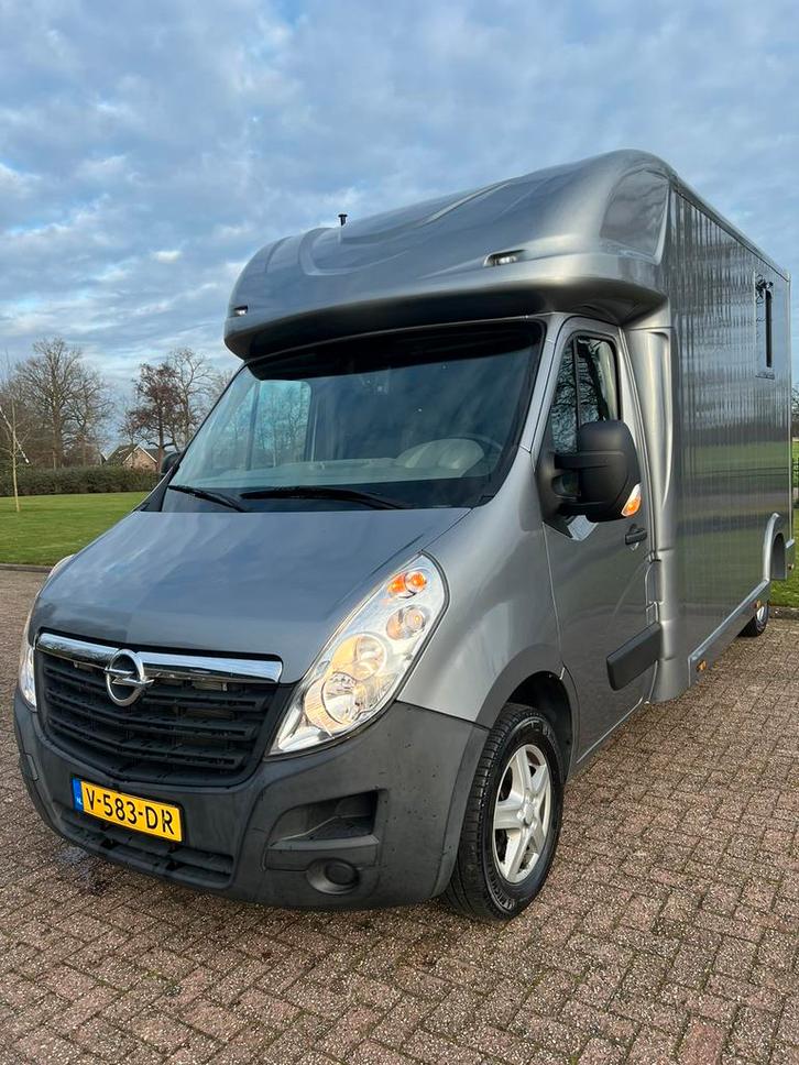 Prachtige en chique Opel paardenwagen! 27.000KM!, Animaux & Accessoires, Chevaux & Poneys | Semi-remorques & Remorques, Comme neuf