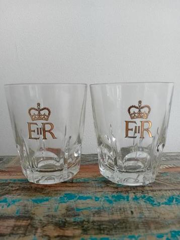 Vintage Queen Elizabeth glazen beschikbaar voor biedingen
