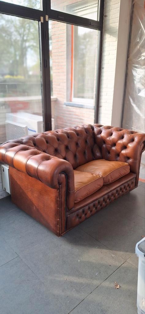 Chesterfield 1m50 zetel, leder, Huis en Inrichting, Zetels | Voetbanken en poefs, Gebruikt, Ophalen