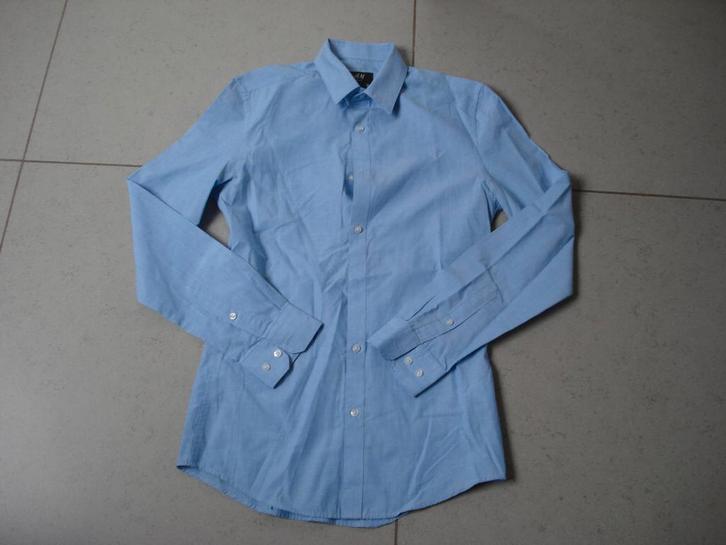 H&M lichtblauw hemd, jongens/heren. mt XS, Vêtements | Hommes, Chemises, Porté, Bleu, Enlèvement ou Envoi
