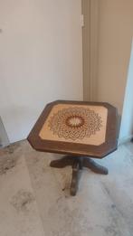 Bijzettafel met marqueterie, Ophalen