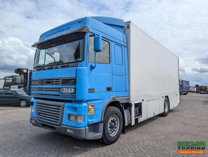 DAF XF95.430 4x2 Spacecab Euro2 - Retarder - Geslotenbak 7.7, Auto's, Vrachtwagens, ABS, Trekhaak, DAF, Handgeschakeld