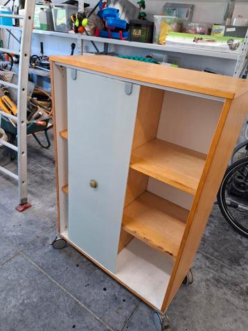 Kastje voor werkplaats garage, Huis en Inrichting, Kasten | Roldeurkasten en Archiefkasten, Ophalen, Zo goed als nieuw
